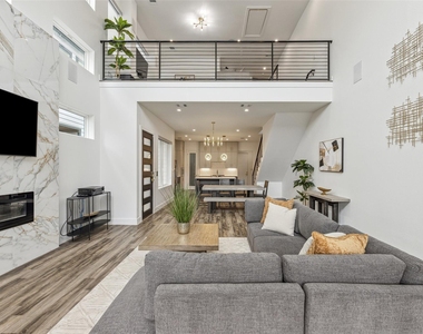 2429 Vagas Street - Photo Thumbnail 7