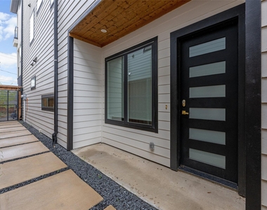 2429 Vagas Street - Photo Thumbnail 2