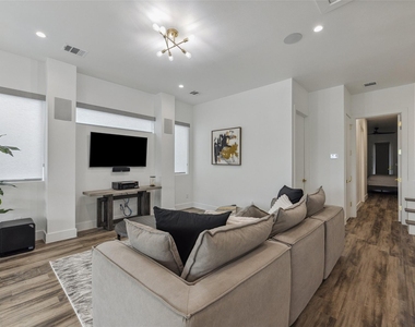 2429 Vagas Street - Photo Thumbnail 19