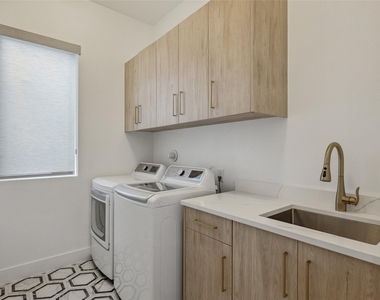 2429 Vagas Street - Photo Thumbnail 22
