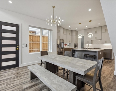 2429 Vagas Street - Photo Thumbnail 9