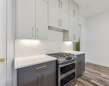 2429 Vagas Street - Photo Thumbnail 15