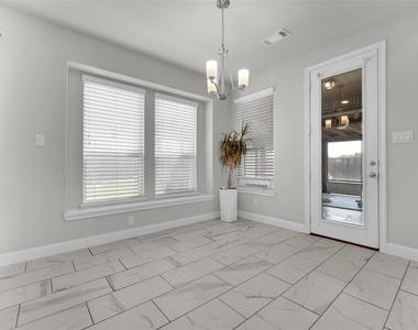 810 Acadia Court - Photo Thumbnail 8
