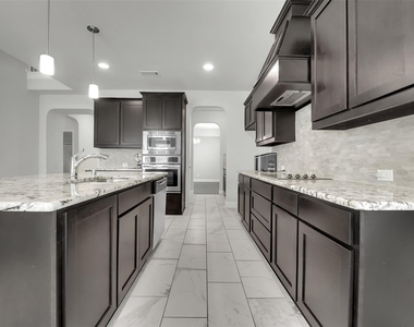 810 Acadia Court - Photo Thumbnail 10