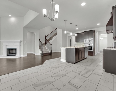 810 Acadia Court - Photo Thumbnail 9
