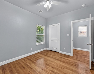 990 W 6th Avenue - Photo Thumbnail 4