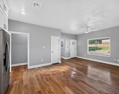 990 W 6th Avenue - Photo Thumbnail 10