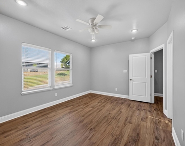 990 W 6th Avenue - Photo Thumbnail 19