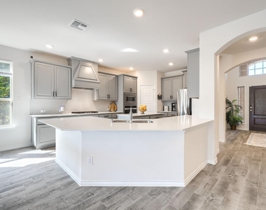 4119 Ellinger Drive - Photo Thumbnail 7