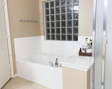 12146 Gonzales Drive - Photo Thumbnail 8