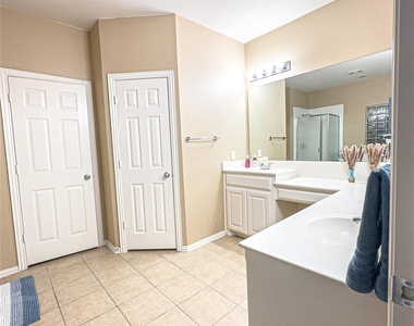12146 Gonzales Drive - Photo Thumbnail 7
