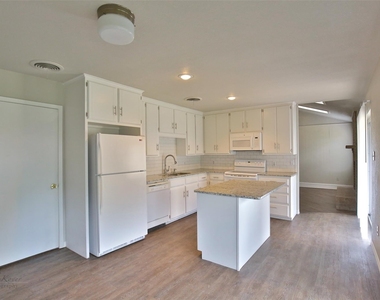 1709 Pemelton Drive - Photo Thumbnail 6