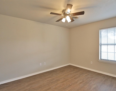 1709 Pemelton Drive - Photo Thumbnail 17