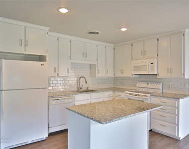 1709 Pemelton Drive - Photo Thumbnail 7