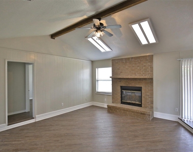 1709 Pemelton Drive - Photo Thumbnail 2