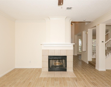 5000 Boxwood Lane - Photo Thumbnail 5