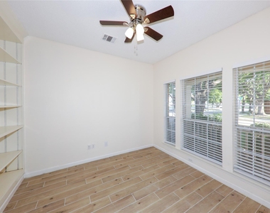 5000 Boxwood Lane - Photo Thumbnail 15