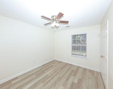 5000 Boxwood Lane - Photo Thumbnail 23
