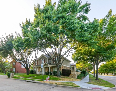 5000 Boxwood Lane - Photo Thumbnail 2