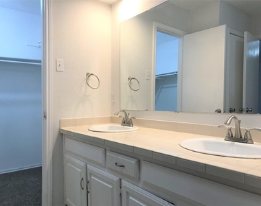 1613 Jasmine Lane - Photo Thumbnail 12