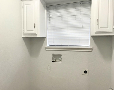1613 Jasmine Lane - Photo Thumbnail 8