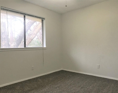 1613 Jasmine Lane - Photo Thumbnail 15
