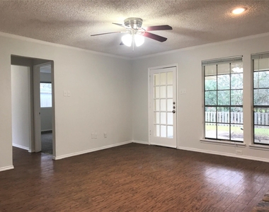 1613 Jasmine Lane - Photo Thumbnail 2