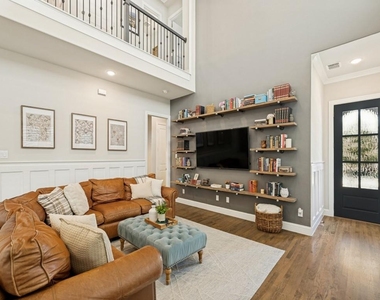 6313 Exeter Avenue - Photo Thumbnail 2