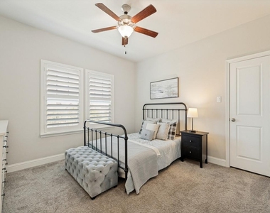 6313 Exeter Avenue - Photo Thumbnail 16