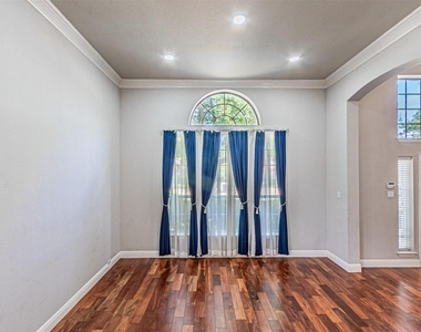 1025 Basilwood Drive - Photo Thumbnail 6
