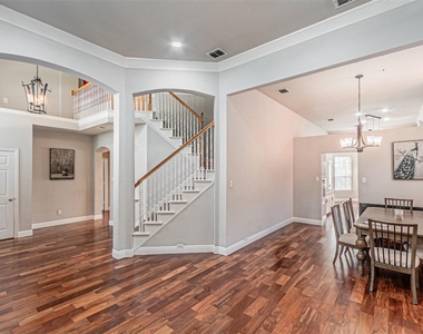 1025 Basilwood Drive - Photo Thumbnail 7