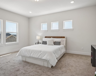 800 Comal Drive - Photo Thumbnail 20