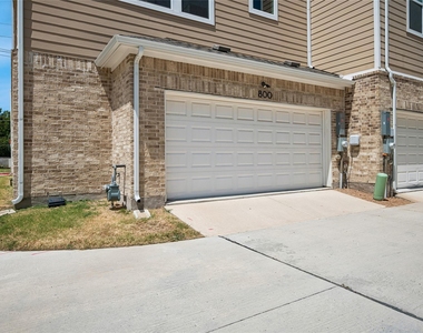 800 Comal Drive - Photo Thumbnail 34