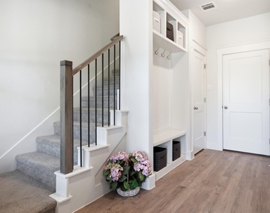 800 Comal Drive - Photo Thumbnail 31