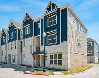800 Comal Drive - Photo Thumbnail 1