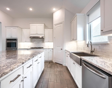 1164 Lucca Drive - Photo Thumbnail 7