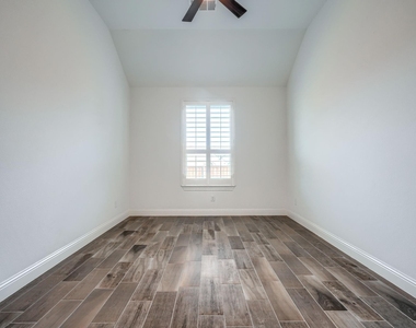 1164 Lucca Drive - Photo Thumbnail 18
