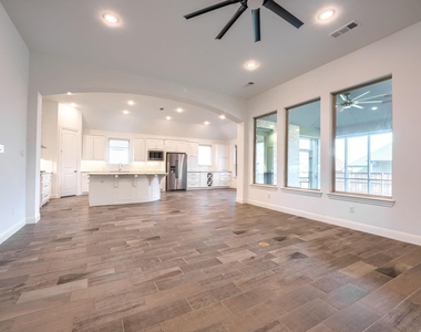 1164 Lucca Drive - Photo Thumbnail 9