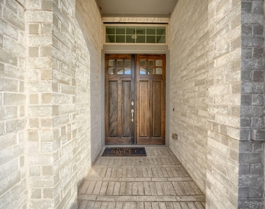 1164 Lucca Drive - Photo Thumbnail 2