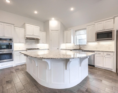 1164 Lucca Drive - Photo Thumbnail 5