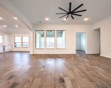 1164 Lucca Drive - Photo Thumbnail 4