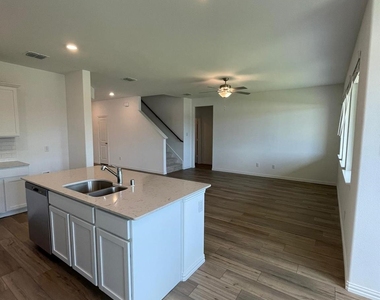 502 Poplar Street - Photo Thumbnail 7