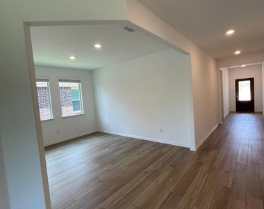 502 Poplar Street - Photo Thumbnail 3