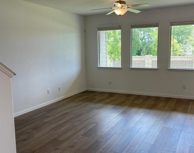 502 Poplar Street - Photo Thumbnail 5