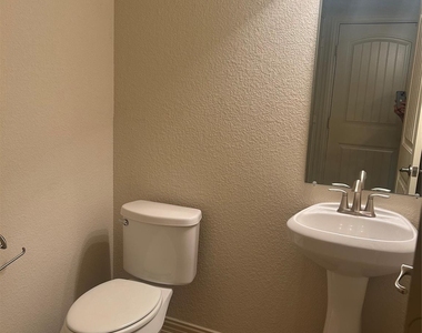 6852 Pascal Way - Photo Thumbnail 9