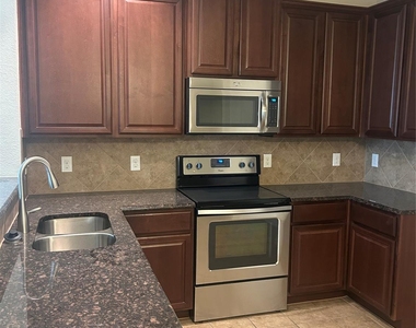 6852 Pascal Way - Photo Thumbnail 5