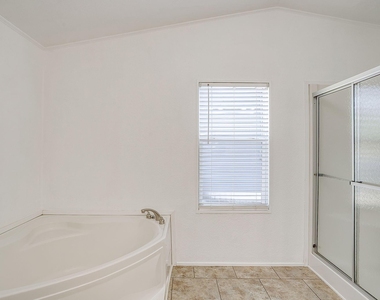 557 Surrey Lane - Photo Thumbnail 13