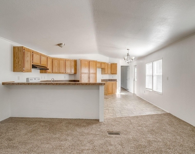 557 Surrey Lane - Photo Thumbnail 5