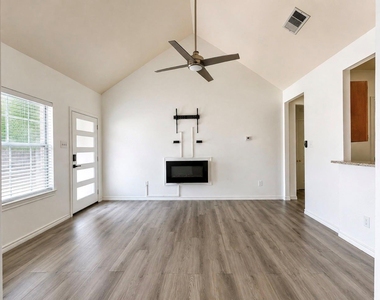 703 Perry Avenue - Photo Thumbnail 3