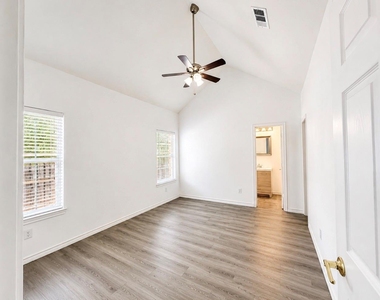 703 Perry Avenue - Photo Thumbnail 5